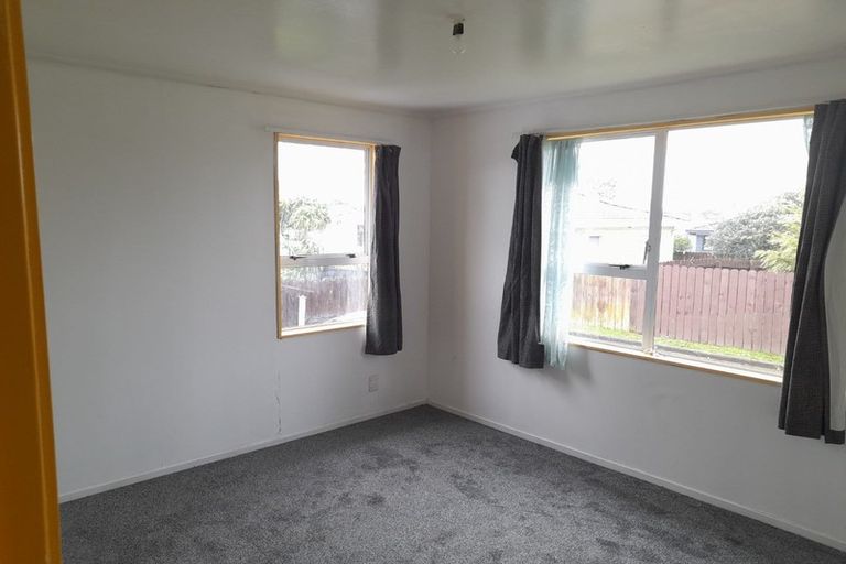 Photo of property in 3/3 Etherton Drive, Weymouth, Auckland, 2103
