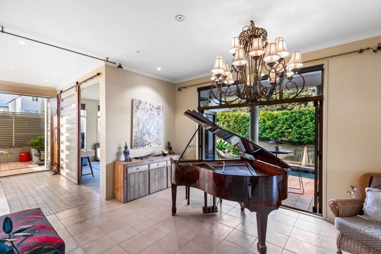 Photo of property in 67 Harbour View Road, Te Atatu Peninsula, Auckland, 0610