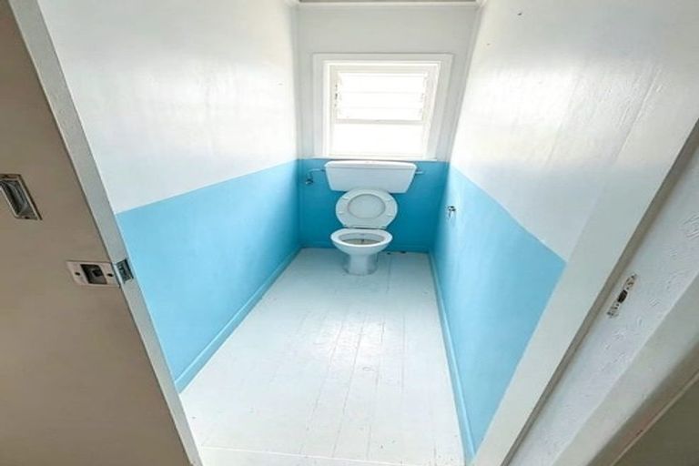 Photo of property in 121 Sturges Road, Henderson, Auckland, 0612