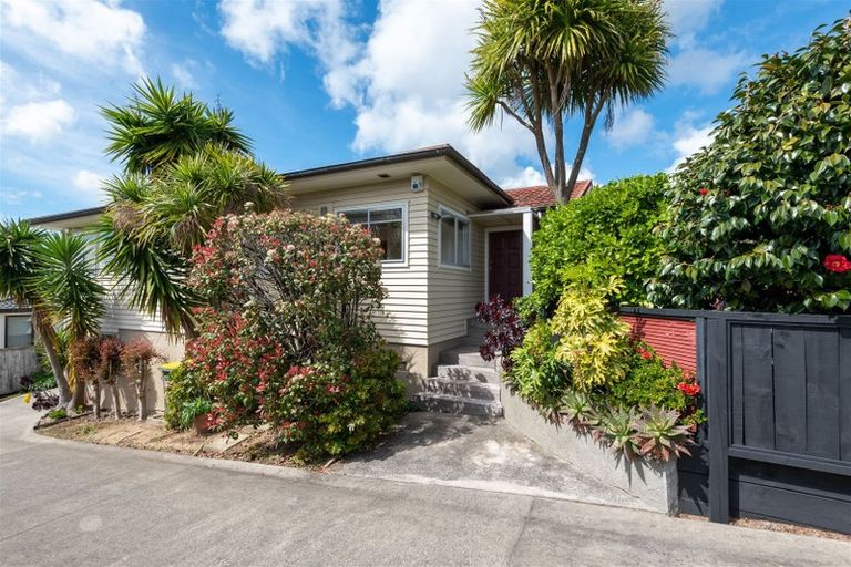 Photo of property in 68 Bradbury Road, Botany Downs, Auckland, 2010