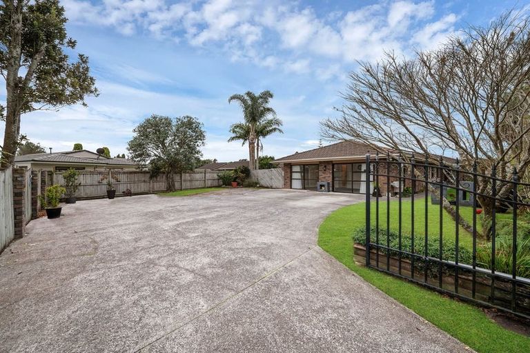 Photo of property in 120 Walter Strevens Drive, Conifer Grove, Takanini, 2112