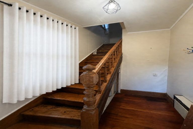 Photo of property in 143 Wadestown Road, Wadestown, Wellington, 6012