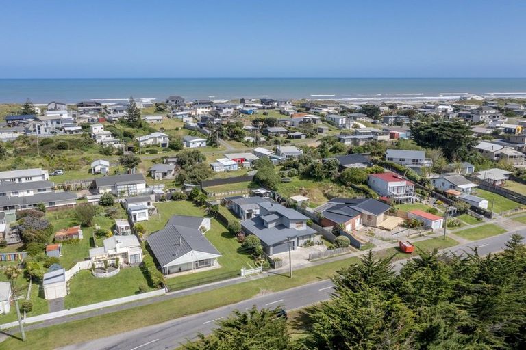 Photo of property in 36 Signal Street, Foxton Beach, Foxton, 4815