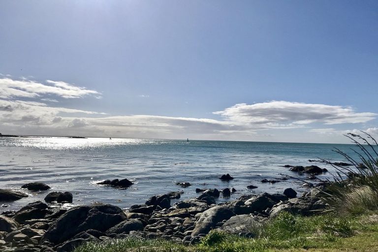 Photo of property in 100 Marine Parade, Bluff, 9814