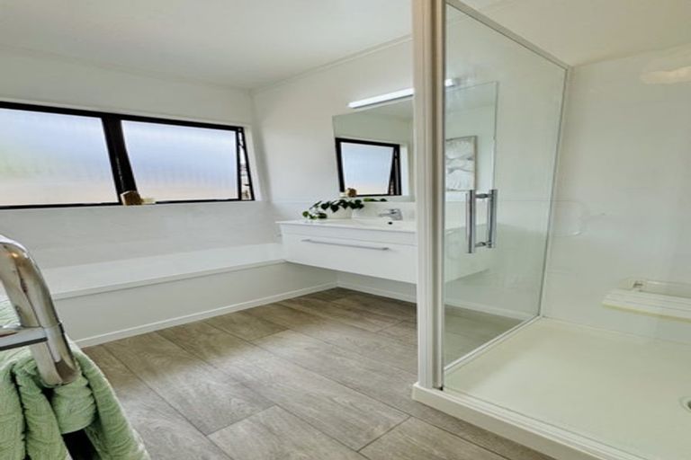 Photo of property in 1/71 Aviemore Drive, Highland Park, Auckland, 2010