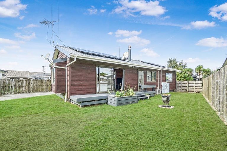 Photo of property in 14 Kentucky Crescent, Nawton, Hamilton, 3200