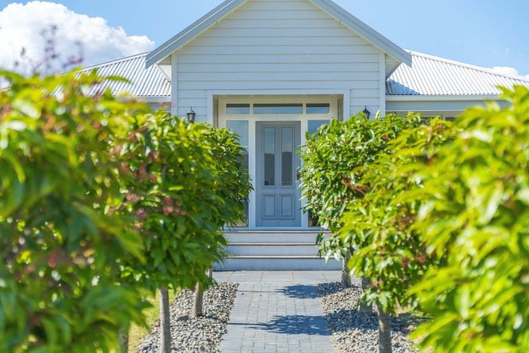Photo of property in 8 Pukatea Lane, Kinloch, Taupo, 3377