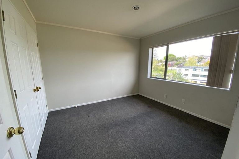 Photo of property in 25 Ginders Drive, Massey, Auckland, 0614
