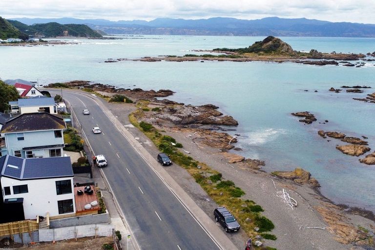 Photo of property in 354 The Esplanade, Island Bay, Wellington, 6023