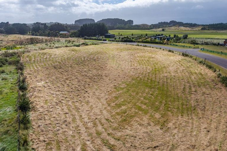 Photo of property in 92 Strathnaver Drive, Waikawa Beach, Manakau, 5573