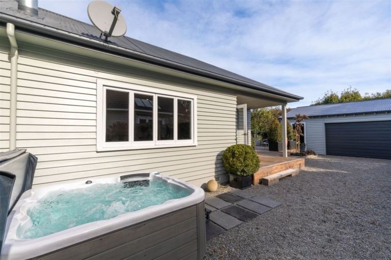 Photo of property in 99 Bryndwr Road, Bryndwr, Christchurch, 8052