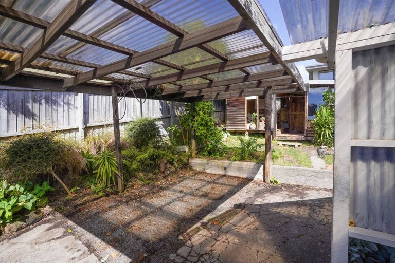 Photo of property in 84 Moncks Spur Road, Redcliffs, Christchurch, 8081