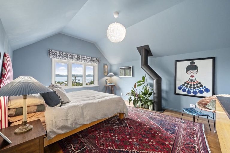 Photo of property in 5 Manuka Terrace, Eastbourne, Lower Hutt, 5013