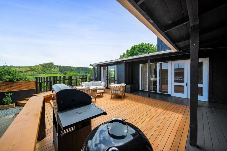 Photo of property in 18 Ohawe Terrace, Ohawe, Hawera, 4671