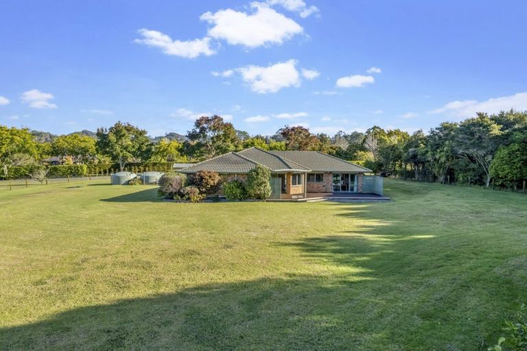 Photo of property in 70a Shaw Road, Oratia, Auckland, 0604