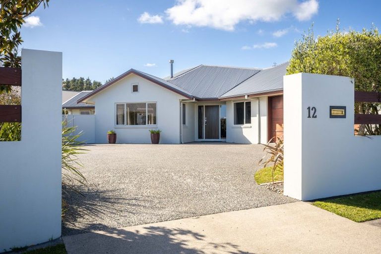 Photo of property in 12 Montrose Place, Highlands Park, New Plymouth, 4312