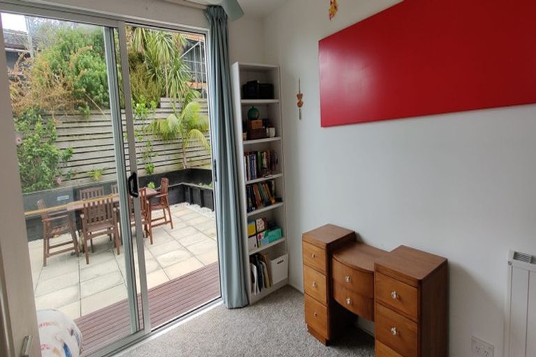 Photo of property in 1/598 Beach Road, Rothesay Bay, Auckland, 0630