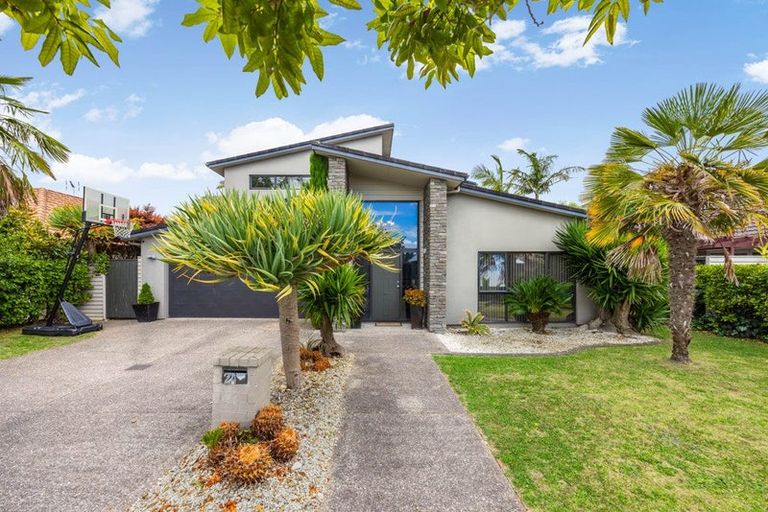 Photo of property in 24 Corsica Way, Karaka, Papakura, 2113