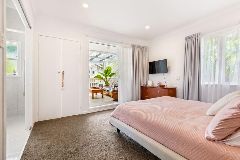 Photo of property in 46 Renata Crescent, Te Atatu Peninsula, Auckland, 0610