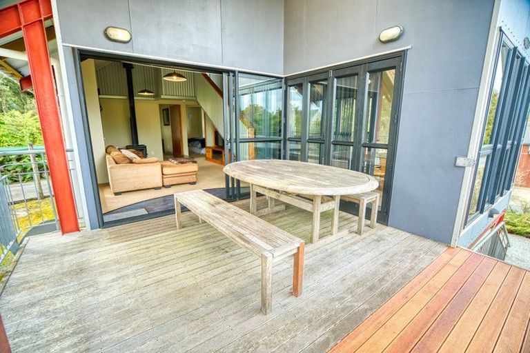 Photo of property in 17 Korua Street, Moana, 7872