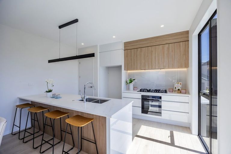 Photo of property in 17a John Jennings Drive, Oteha, Auckland, 0632