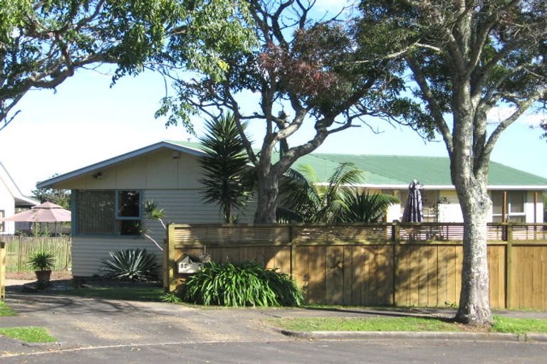 Photo of property in 14 Edgar Pearce Place, Howick, Auckland, 2014