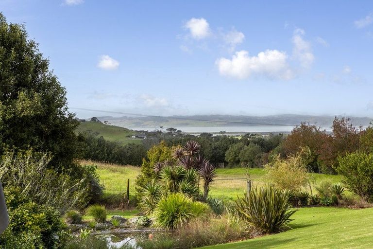 Photo of property in 26 Crosland Road, South Head, Helensville, 0874