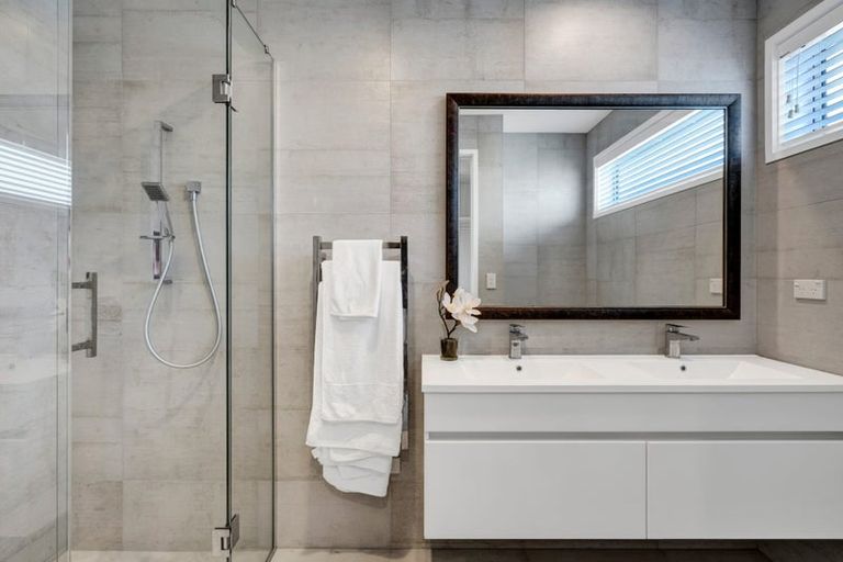 Photo of property in 321b Mangorei Road, Merrilands, New Plymouth, 4312