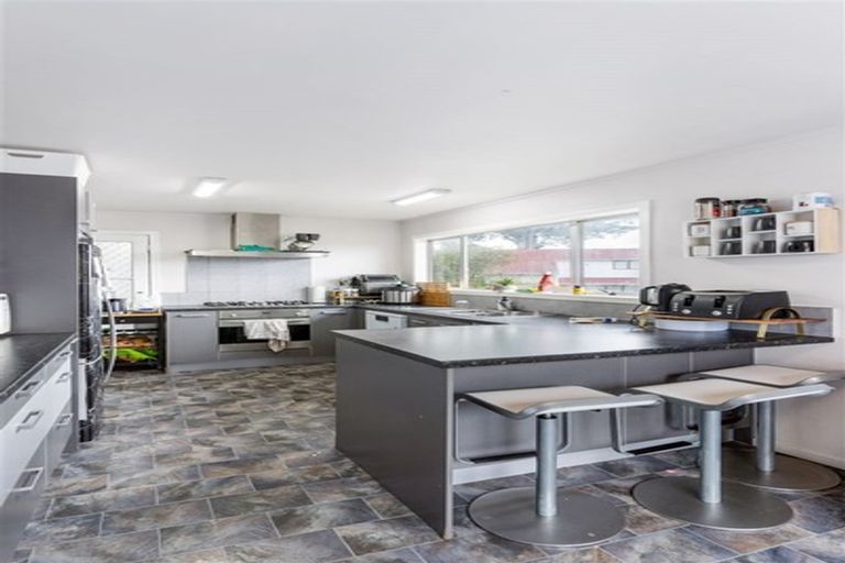 Photo of property in 20 Woodhouse Place, West Harbour, Auckland, 0618