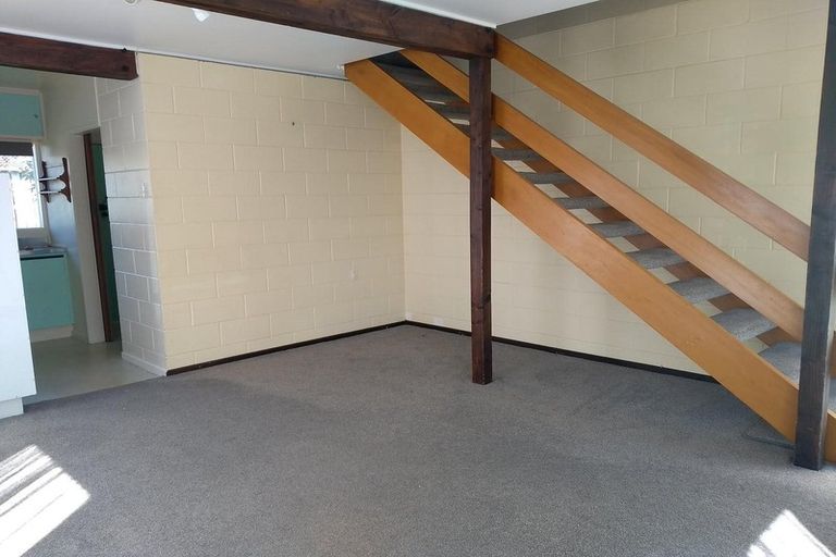 Photo of property in Lynbrae Court Flats, 17/4 Dr Taylor Terrace, Johnsonville, Wellington, 6037