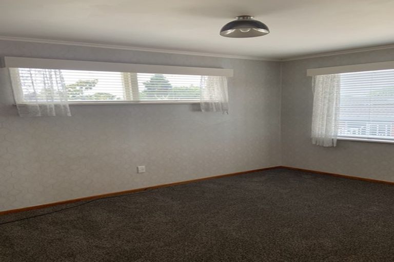 Photo of property in 43 Mason Street, New Lynn, Auckland, 0600