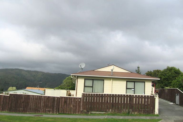 Photo of property in 35 Fenchurch Grove, Stokes Valley, Lower Hutt, 5019