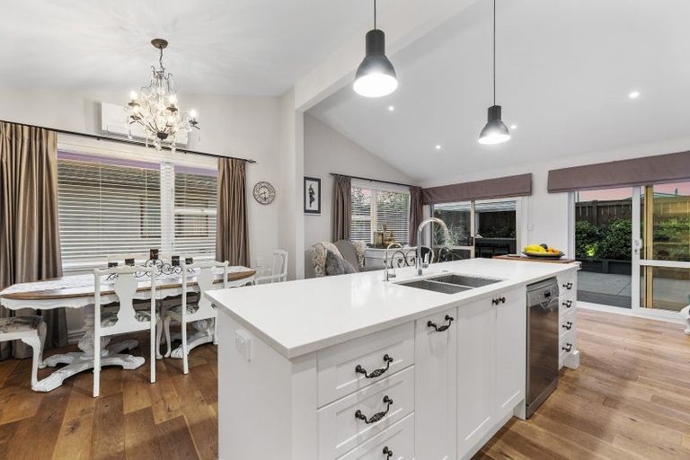 Photo of property in 28 Sunny Bay Road, Matua, Tauranga, 3110