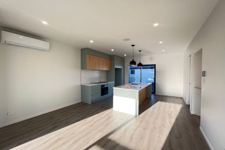 Photo of property in 3/105 Hobsonville Road, West Harbour, Auckland, 0618