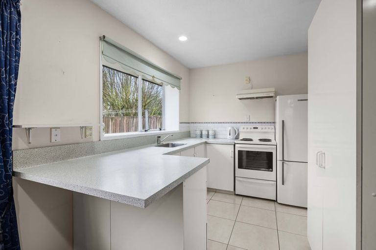Photo of property in 2/9 Showgate Avenue, Sockburn, Christchurch, 8042