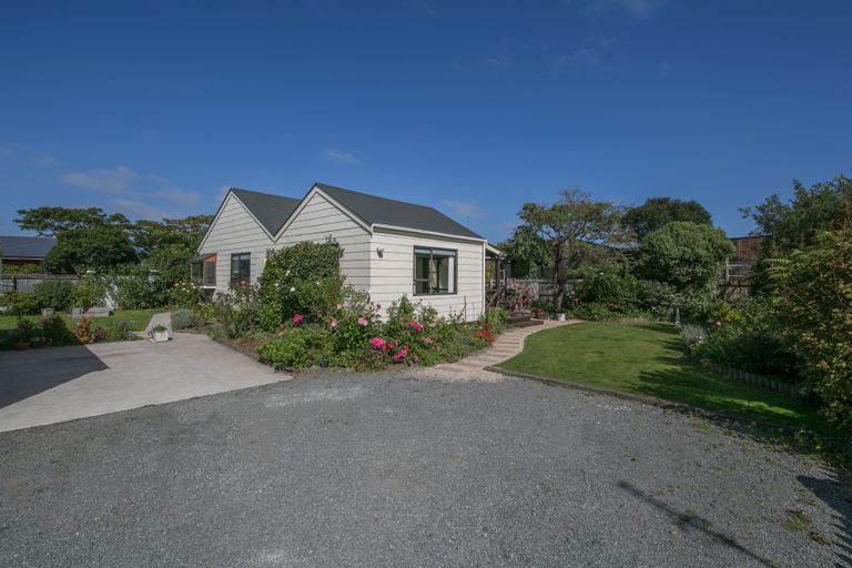 Photo of property in 2/105 Aorangi Road, Bryndwr, Christchurch, 8053