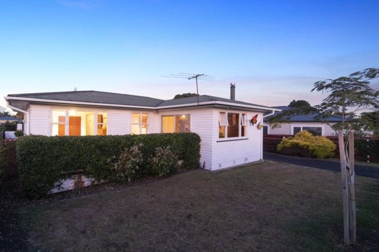 Photo of property in 11 Montmere Avenue, Te Atatu Peninsula, Auckland, 0610