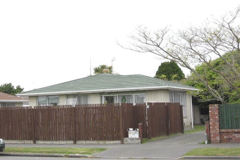 Photo of property in 2/19 Queenspark Drive, Parklands, Christchurch, 8083