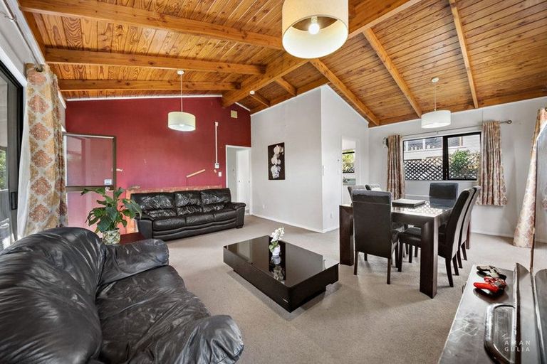 Photo of property in 2/40 Savoy Road, Glen Eden, Auckland, 0602