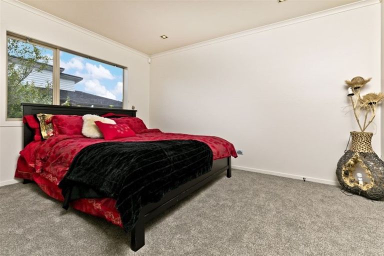 Photo of property in 1 Stow Place, Henderson, Auckland, 0612