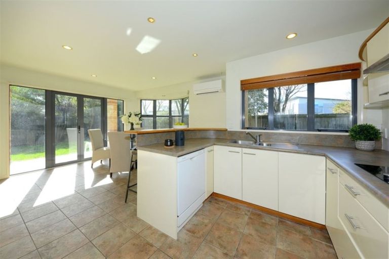 Photo of property in 382a Memorial Avenue, Burnside, Christchurch, 8053