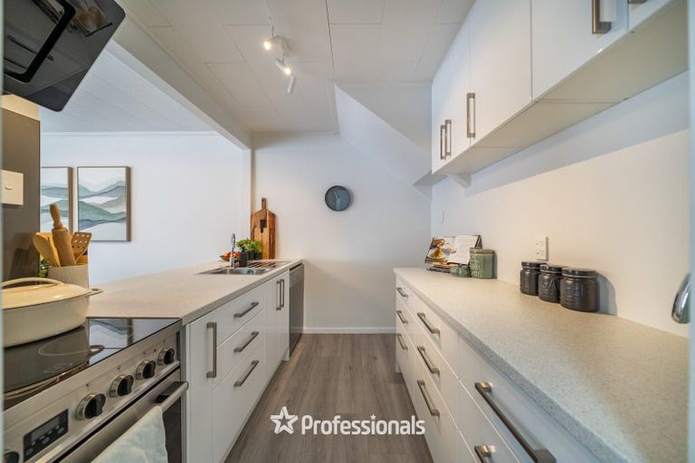 Photo of property in 8b Wai-iti Crescent, Woburn, Lower Hutt, 5010