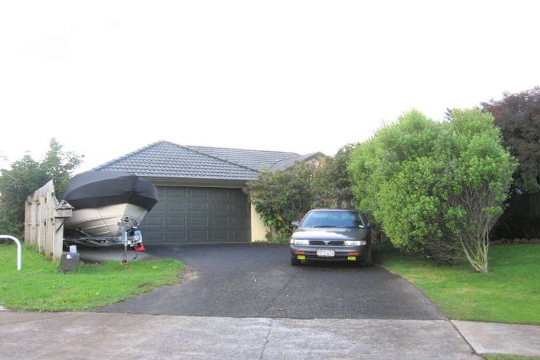 Photo of property in 25 Millisle Place, East Tamaki Heights, Auckland, 2016