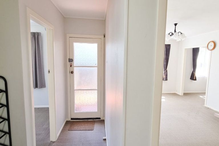 Photo of property in 50 Batchelor Street, Newlands, Wellington, 6037