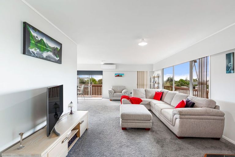 Photo of property in 26 Longreach Drive, Sunnyvale, Auckland, 0612