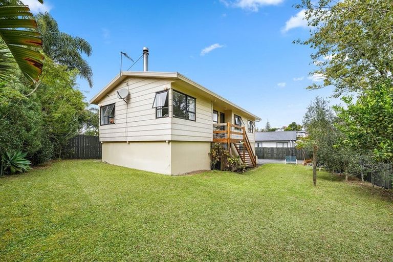 Photo of property in 2/109 Athena Drive, Totara Vale, Auckland, 0629