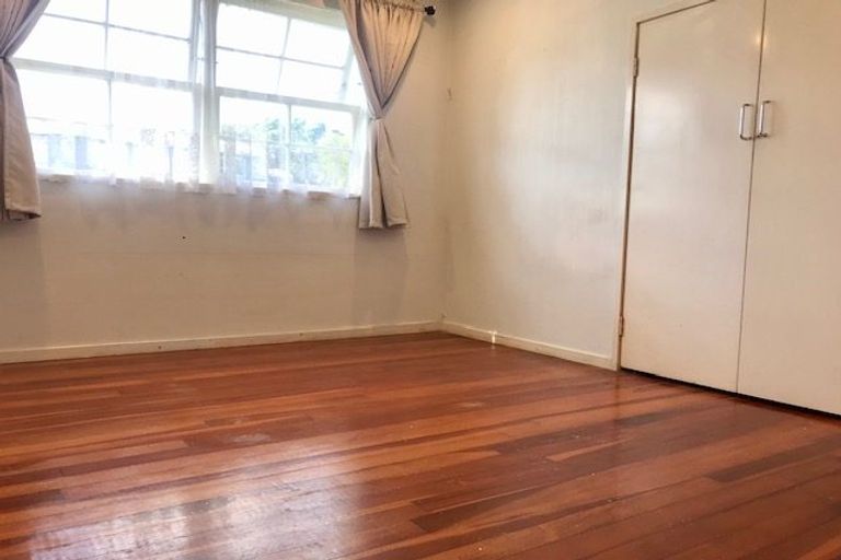 Photo of property in 53 Neal Avenue, Glenfield, Auckland, 0629