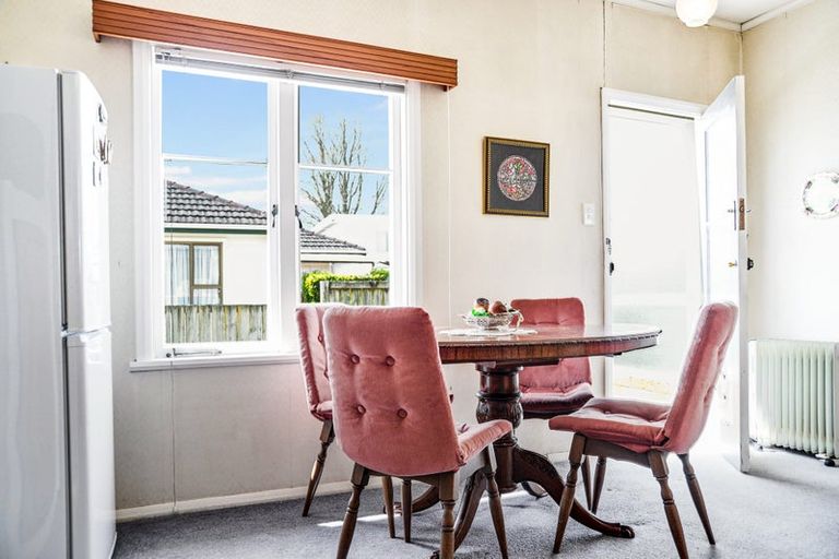 Photo of property in 36 Oxford Street, Fairfield, Hamilton, 3214