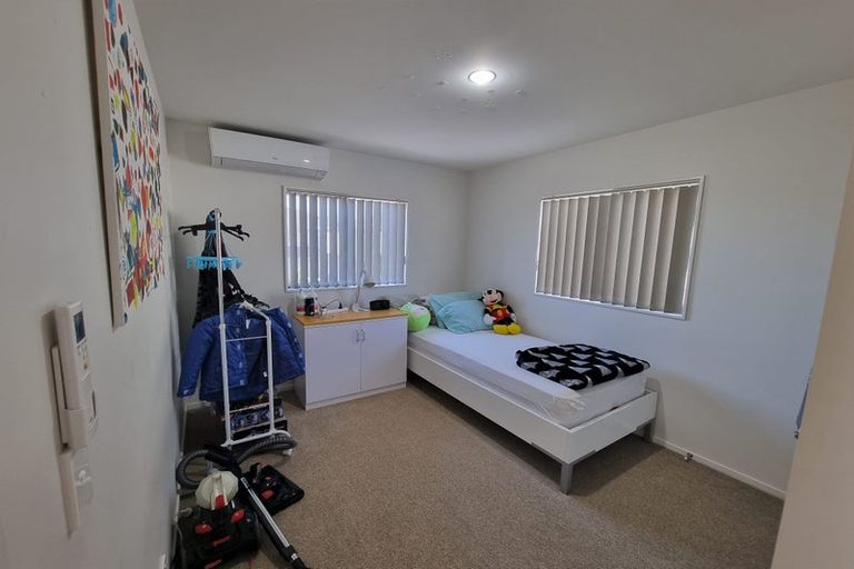 Photo of property in 26 Brashier Circle, Sunnyvale, Auckland, 0612