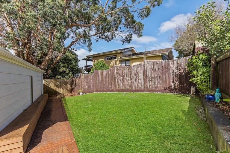 Photo of property in 1/595 Glenfield Road, Totara Vale, Auckland, 0629